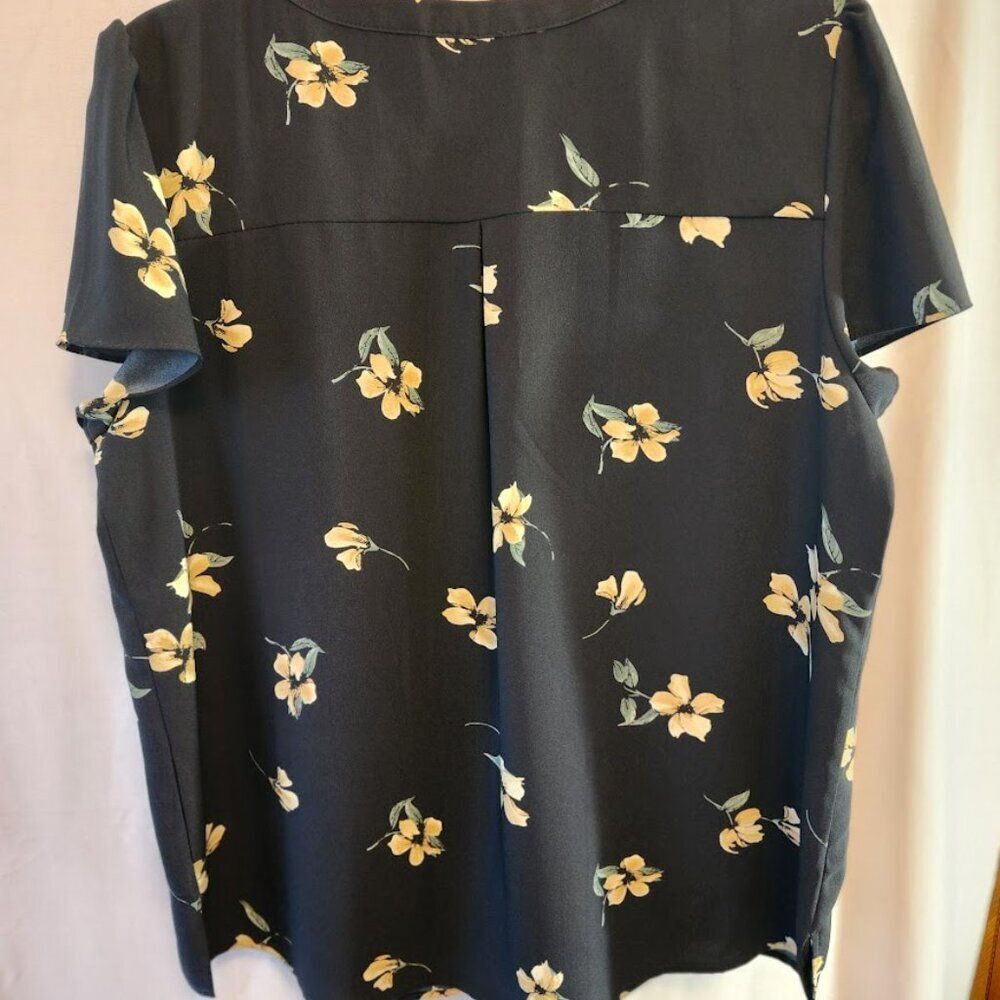 HILARY RADLEY SIZE LARGE DARK NAVY TOP WITH FLORAL PATTERN SHORT SLEEVE - Picture 6 of 11